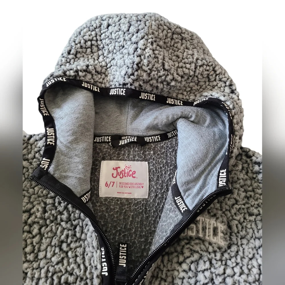 JUSTICE | CHILDRENS GRAY FLEECE JACKET HOODIE WITH FRONT POCKET | SIZE 6/7